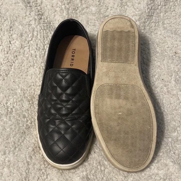 Torrid quilted slip on sneakers size 8W - Picture 2 of 6